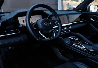 Подержанный автомобиль Geely Monjaro 2024 года (30 фото)