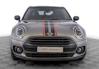 Подержанный автомобиль MINI Clubman Wagon 2019 года (2 фото)