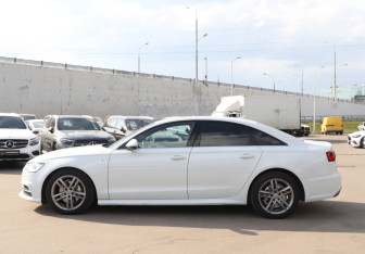 Подержанный автомобиль Audi A6 Sedan 2015 года (8 фото)