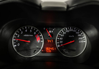 Подержанный автомобиль Nissan Note 2011 года (11 фото)