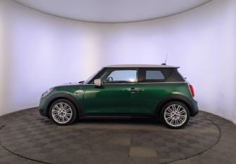 Подержанный автомобиль MINI Hatch 2019 года (8 фото)