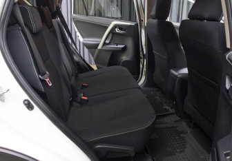 Подержанный автомобиль Toyota RAV4 2017 года (12 фото)