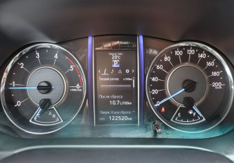 Подержанный автомобиль Toyota Fortuner 2018 года (17 фото)