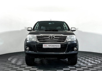 Подержанный автомобиль Toyota Hilux 2013 года (2 фото)