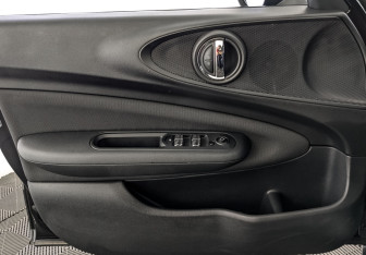 Подержанный автомобиль MINI Clubman Wagon 2019 года (19 фото)