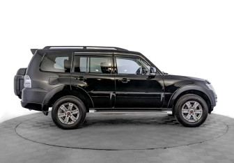 Подержанный автомобиль Mitsubishi Pajero 2014 года (4 фото)
