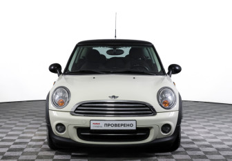 Подержанный автомобиль MINI Hatch 2012 года (2 фото)