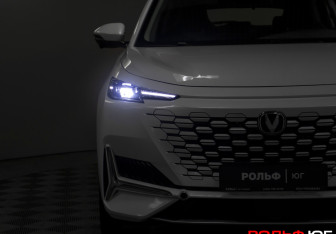 Подержанный автомобиль Changan UNI-K 2023 года (25 фото)