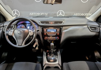 Подержанный автомобиль Nissan Qashqai 2015 года (14 фото)