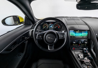 Подержанный автомобиль Jaguar F-Type Coupe 2020 года (20 фото)