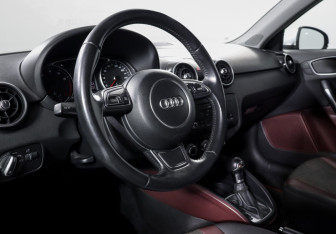 Подержанный автомобиль Audi A1 2014 года (14 фото)