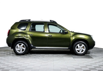 Подержанный автомобиль Renault Duster 2015 года (4 фото)