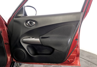 Подержанный автомобиль Nissan Juke 2013 года (24 фото)