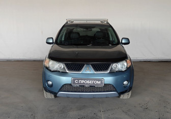 Подержанный автомобиль Mitsubishi Outlander 2008 года (2 фото)
