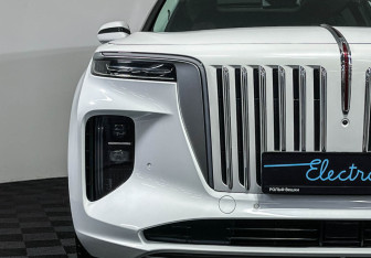 Подержанный автомобиль Hongqi E-HS9 2021 года (27 фото)