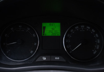 Подержанный автомобиль Skoda Fabia Hatchback 2012 года (12 фото)