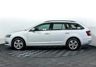 Подержанный автомобиль Skoda Octavia Wagon 2018 года (8 фото)