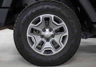 Подержанный автомобиль Jeep Wrangler 2014 года (25 фото)