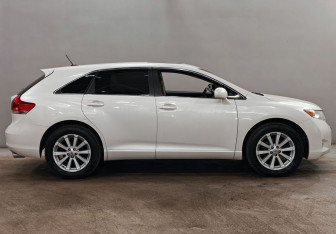 Подержанный автомобиль Toyota Venza 2010 года (4 фото)