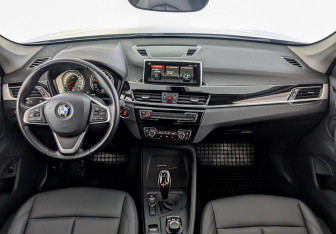 Подержанный автомобиль BMW X1 2021 года (14 фото)