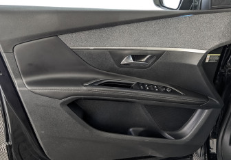 Подержанный автомобиль Peugeot 5008 Suv 2018 года (19 фото)
