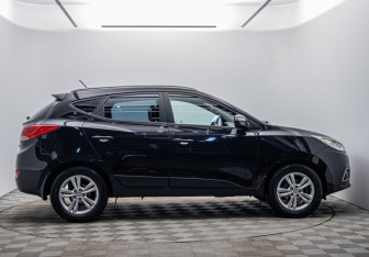 Подержанный автомобиль Hyundai ix35 2011 года (4 фото)