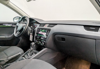 Подержанный автомобиль Skoda Octavia Liftback 2020 года (11 фото)