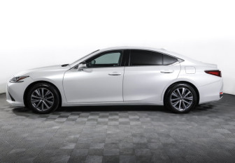 Подержанный автомобиль Lexus ES 2020 года (8 фото)