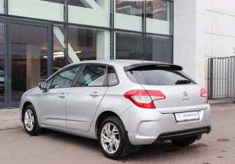 Подержанный автомобиль Citroen C4 Hatchback 2012 года (6 фото)