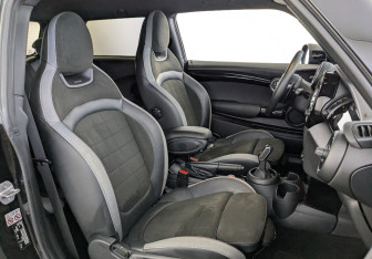 Подержанный автомобиль MINI Hatch 2020 года (24 фото)