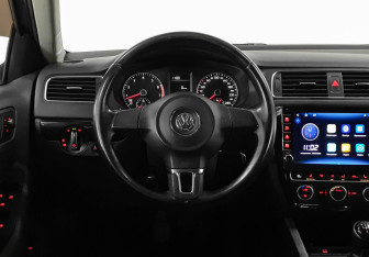 Подержанный автомобиль Volkswagen Jetta Sedan 2013 года (11 фото)