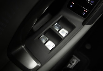 Подержанный автомобиль Audi Q5 2025 года (17 фото)