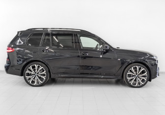 Новый BMW X7 2025 (4 фото)