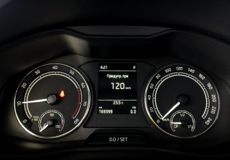 Подержанный автомобиль Skoda Rapid Liftback 2021 года (13 фото)