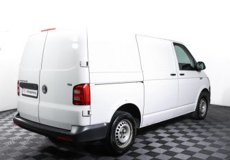 Подержанный автомобиль Volkswagen Transporter Van 2018 года (5 фото)