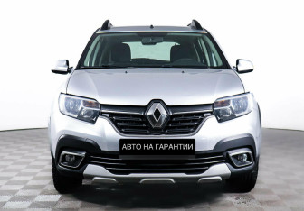 Подержанный автомобиль Renault Sandero 2018 года (2 фото)