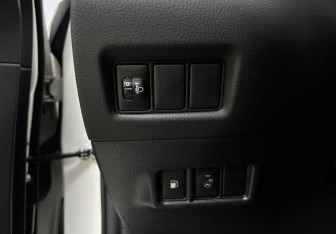 Подержанный автомобиль Toyota C-HR 2021 года (21 фото)