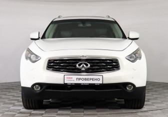 Подержанный автомобиль Infiniti FX 2010 года (2 фото)