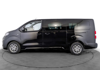 Подержанный автомобиль Peugeot Traveller 2021 года (8 фото)
