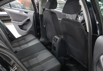 Подержанный автомобиль Volkswagen Jetta Sedan 2016 года (12 фото)