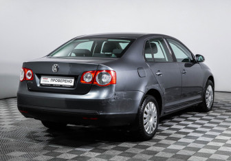 Подержанный автомобиль Volkswagen Jetta Sedan 2007 года (5 фото)