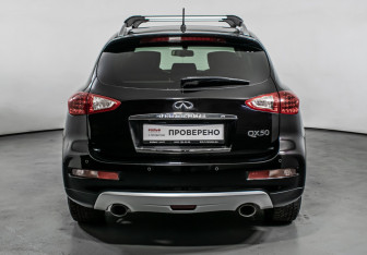 Подержанный автомобиль Infiniti QX50 2016 года (6 фото)