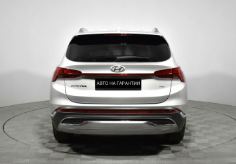 Подержанный автомобиль Hyundai Santa Fe 2021 года (4 фото)