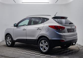 Подержанный автомобиль Hyundai ix35 2010 года (3 фото)