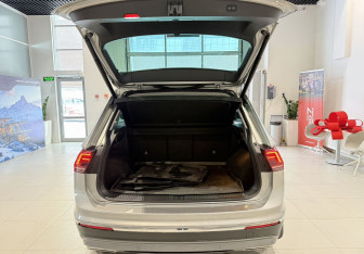 Подержанный автомобиль Volkswagen Tiguan 2019 года (7 фото)