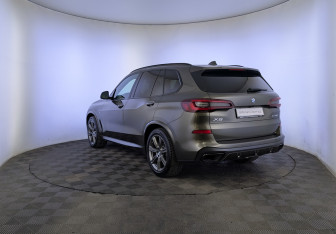 Подержанный автомобиль BMW X5 2021 года (7 фото)