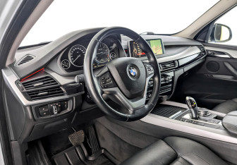 Подержанный автомобиль BMW X5 2015 года (16 фото)