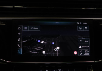Подержанный автомобиль Audi Q8 2018 года (26 фото)