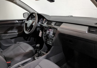 Подержанный автомобиль Skoda Rapid Liftback 2019 года (13 фото)