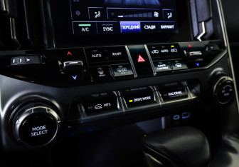 Подержанный автомобиль Lexus LX 2022 года (19 фото)